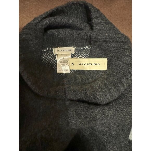 Max Studio Chevron Turtleneck Sweater NWT - Picture 4 of 5